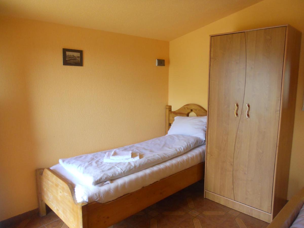 Pension, Camping & Biker Station Zur Deutschen Eiche Ciocanesti Buitenkant foto
