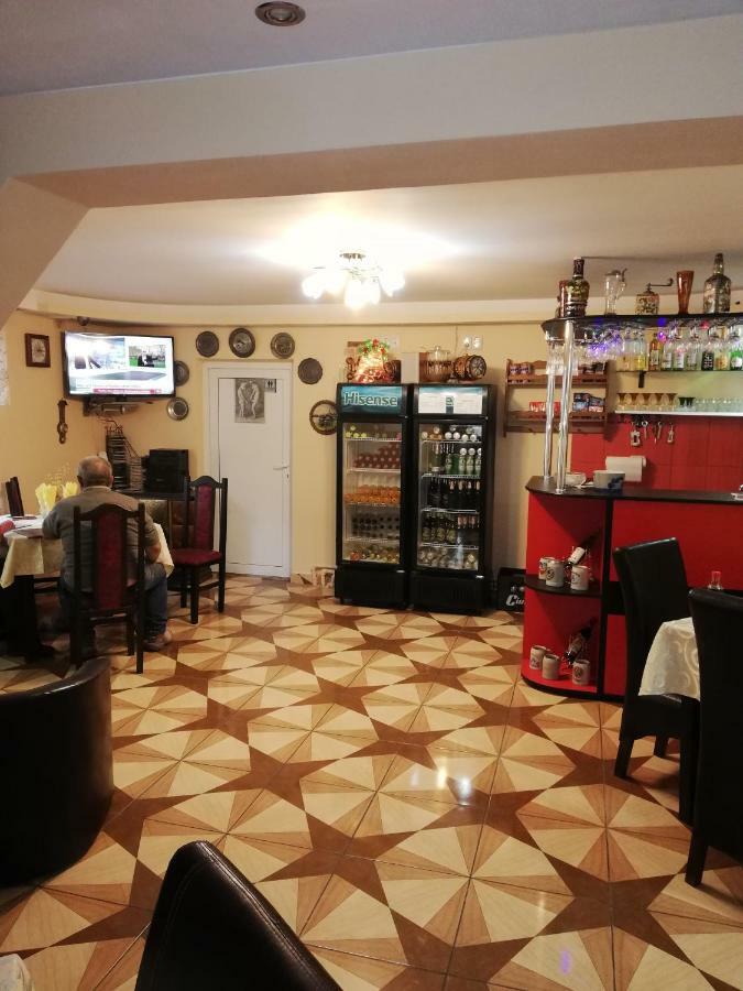 Pension, Camping & Biker Station Zur Deutschen Eiche Ciocanesti Buitenkant foto